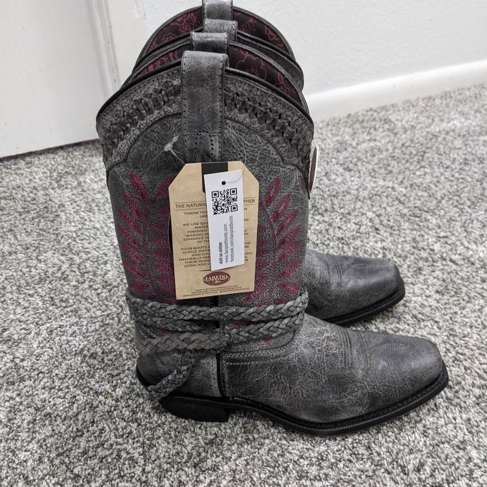Cowboy boots for women. Size 8. Colour gray